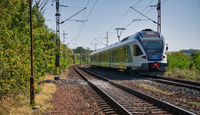 FIGYELEM! Fennakad&aacute;sok a győri fővonalon, egy szakaszon m&aacute;r p&oacute;tl&oacute;buszok j&aacute;rnak