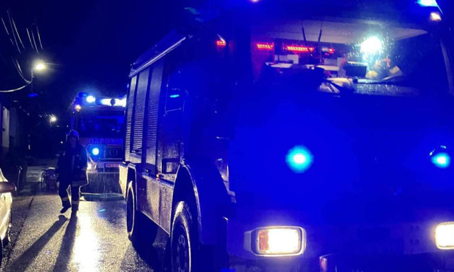 Tűz volt egy t&aacute;rsash&aacute;zban Sopronban, egy ember bep&aacute;nikolt &eacute;s kiugrott az elsőről