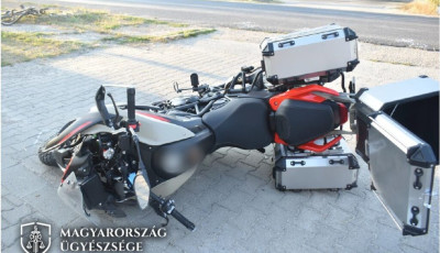 Figyelmetlen ker&eacute;kp&aacute;ros okozott s&uacute;lyos balesetet, maradand&oacute; fejs&eacute;r&uuml;l&eacute;s lett a v&eacute;ge