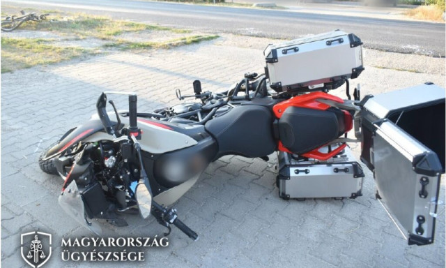 Figyelmetlen ker&eacute;kp&aacute;ros okozott s&uacute;lyos balesetet, maradand&oacute; fejs&eacute;r&uuml;l&eacute;s lett a v&eacute;ge