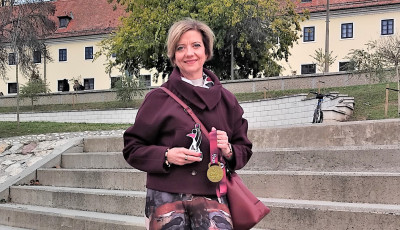 Feh&eacute;r k&ouml;peny, arany&eacute;rem: nem ak&aacute;rmiben lett vil&aacute;gbajnok a győri k&oacute;rh&aacute;z főorvosa