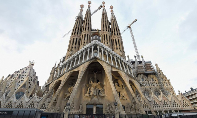 A Sagrada Fam&iacute;lia lett a vil&aacute;g legmagasabb temploma