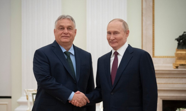 VSquare: Orb&aacute;n m&eacute;g a h&eacute;ten Putyinhoz rep&uuml;lhet