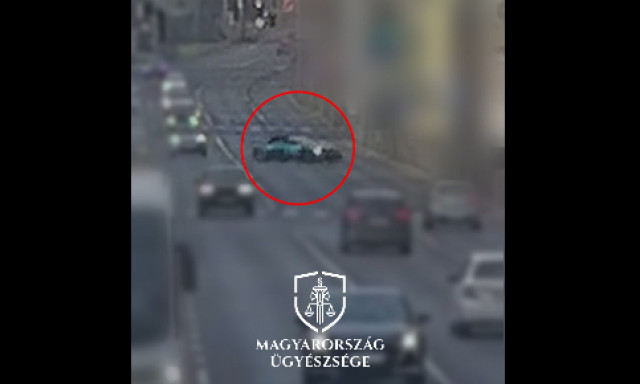 K&ouml;zz&eacute;tett&eacute;k a győri hal&aacute;los g&aacute;zol&aacute;st r&ouml;gz&iacute;tő kamera felv&eacute;tel&eacute;t - v&eacute;grehajtand&oacute; b&ouml;rt&ouml;nt k&eacute;r az &uuml;gy&eacute;szs&eacute;g