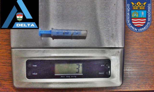 Bek&aacute;b&iacute;t&oacute;szerezve kr&uacute;zolt Mosonmagyar&oacute;v&aacute;ron, ezt tal&aacute;lt&aacute;k a rendőr&ouml;k a zseb&eacute;ben