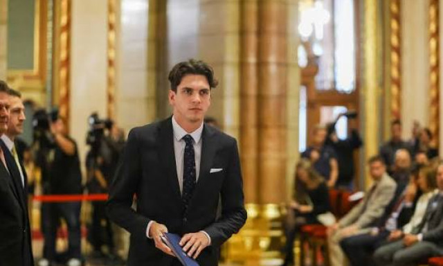 D&ouml;nt&ouml;tt a parlament: Felf&uuml;ggesztett&eacute;k az ittasan vezető tisz&aacute;s k&eacute;pviselő mentelmi jog&aacute;t