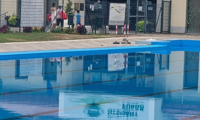 D&ouml;gl&ouml;tt vaddiszn&oacute;t tal&aacute;ltak egy hazai f&uuml;rdő v&iacute;z&eacute;ben