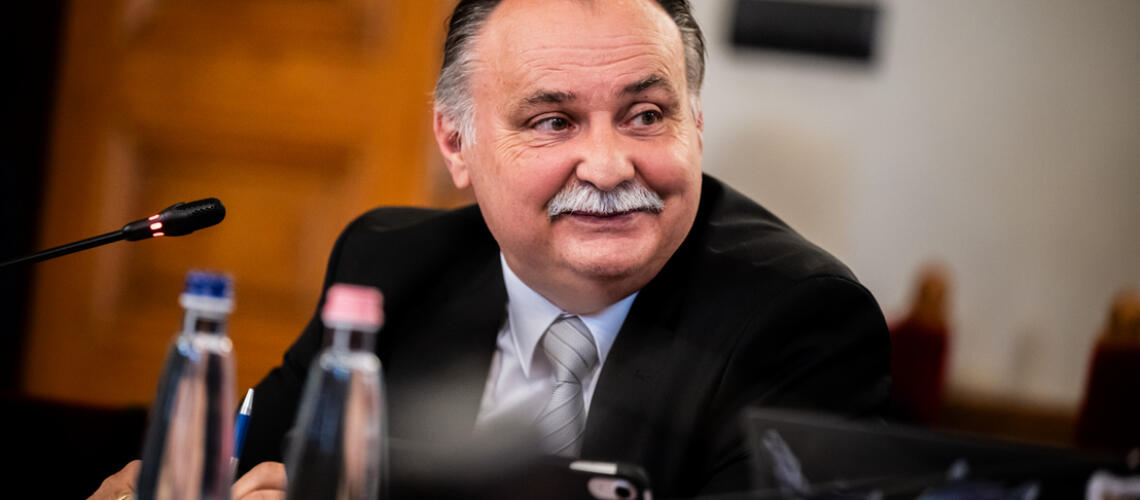 Gajdos L&aacute;szl&oacute;: &ldquo;Nagyon szeretn&eacute;m, ha p&eacute;ld&aacute;ul szilveszterkor nem lenne tűzij&aacute;t&eacute;k&rdquo;
