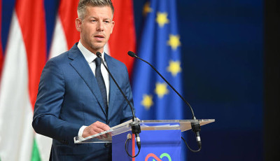 Elk&eacute;sz&uuml;lt a Tisza Alapt&ouml;rv&eacute;ny-m&oacute;dos&iacute;t&aacute;sa: maximum nyolc &eacute;vig maradhatna hivatalban a korm&aacute;nyfő