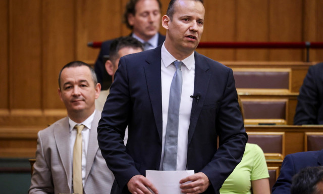 Toroczkai a Fidesszel egy&uuml;tt takar&iacute;tan&aacute; el a Tisz&aacute;t