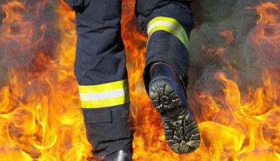 Kigyulladt a hűtőszekr&eacute;ny egy csal&aacute;di h&aacute;zban Mosonszolnokon