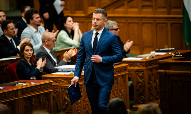 A k&ouml;zbeszerz&eacute;sekből &eacute;lő c&eacute;gek ker&uuml;lhetnek az &uacute;j hivatal c&eacute;lkeresztj&eacute;be
