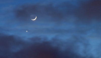 Ritka &eacute;gi p&aacute;ros: szombat este szoros k&ouml;zels&eacute;gbe ker&uuml;l a Hold &eacute;s a Szaturnusz