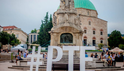 A PTE egyik oktat&oacute;ja szerint &eacute;rdemtelen&uuml;l jutottak doktori c&iacute;mhez fideszes &eacute;s KDNP-s politikusok