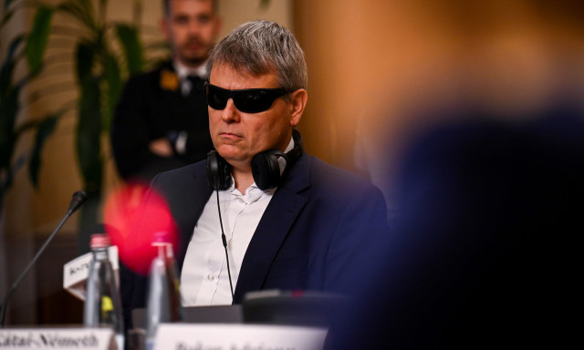 &bdquo;Vicsorg&oacute; vak embernek" nevezte a szoci&aacute;lis &eacute;s csal&aacute;d&uuml;gyi minisztert egy Fideszes influenszer