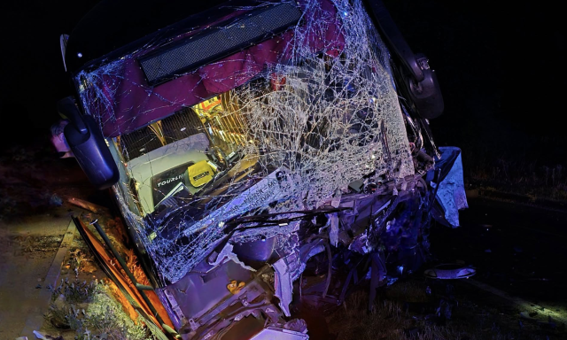 Győrből indult a buszj&aacute;rat, amin egy ember meghalt, 11 pedig megs&eacute;r&uuml;lt