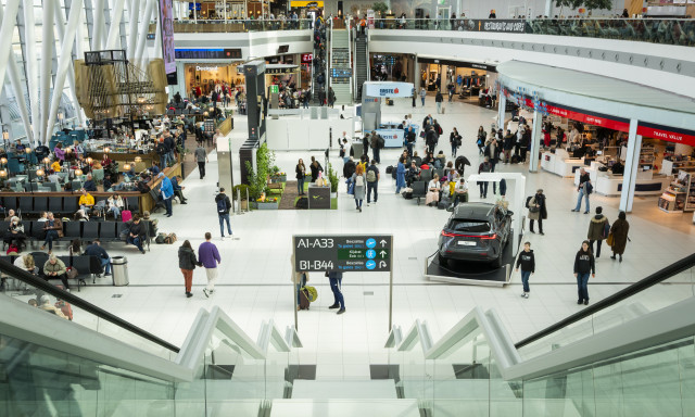 Le&aacute;llt Ferihegy az &oacute;nos eső &eacute;s a s&uacute;lyos jegesed&eacute;s miatt