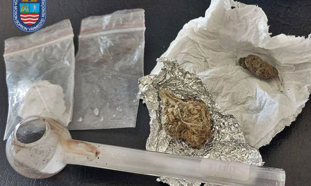 Jogsi n&eacute;lk&uuml;l aut&oacute;zott Győrben, t&ouml;bbf&eacute;le drogot tal&aacute;ltak n&aacute;la
